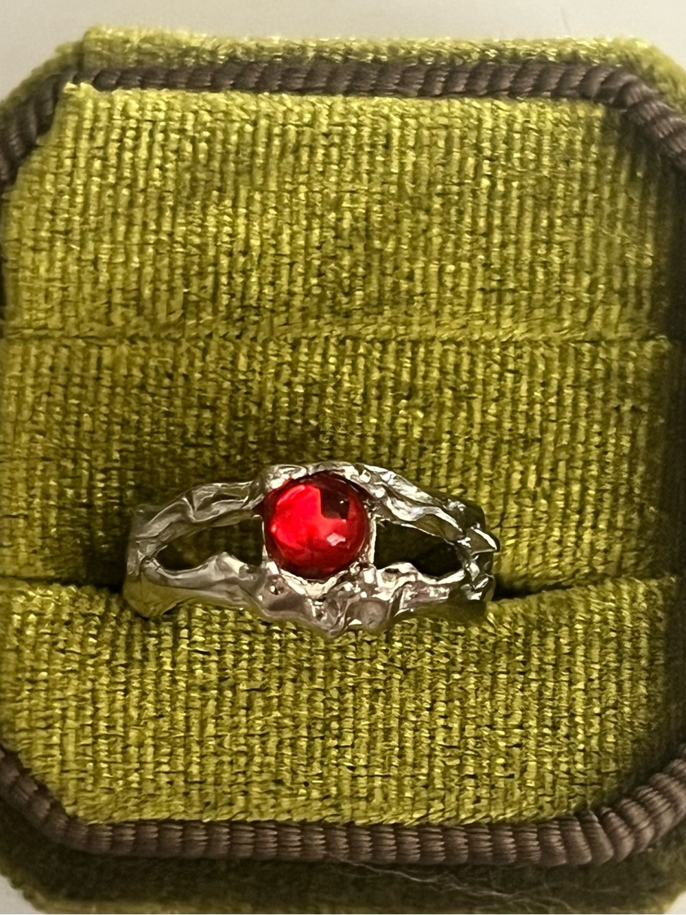 Red Cat Eye Design w/ Intricate Silver Details Open Ring Size 6